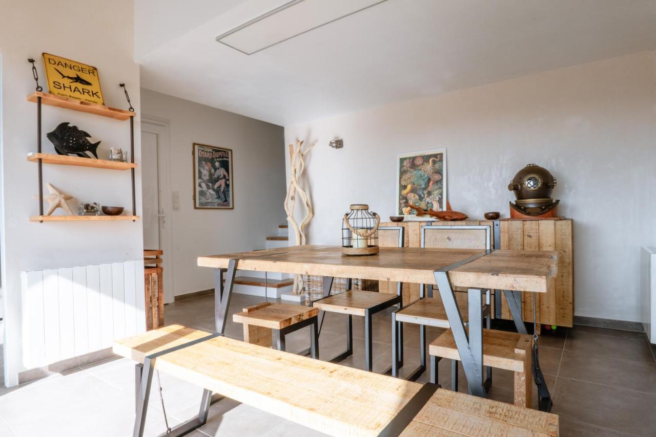L'odyssee Provencale, Un Duplex De Charme De 2 Au Pied Du Village Medieval De Bormes-les-mimosas, Offrant Des Prestations De Gamme Et Superbe Vue Sur Le Massif Des Maures