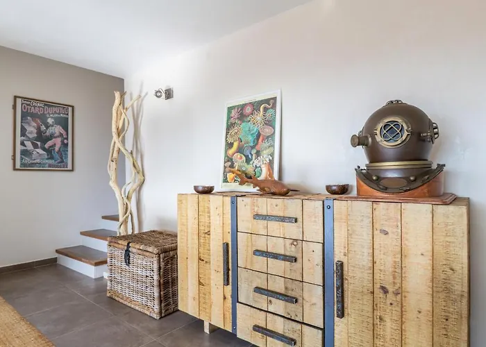 L\'Odyssee Provencale, Un Duplex De Charme De 2 Chambres Au Pied Du Village Medieval De Bormes-Les-Mimosas, Offrant Des Prestations Haut De Gamme Et Une Superbe Vue Sur Le Massif Des Maures