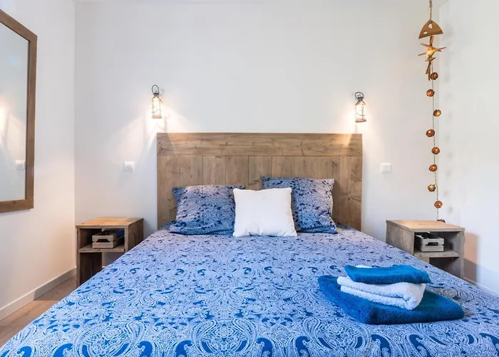 L\'Odyssee Provencale, Un Duplex De Charme De 2 Chambres Au Pied Du Village Medieval De Bormes-Les-Mimosas, Offrant Des Prestations Haut De Gamme Et Une Superbe Vue Sur Le Massif Des Maures