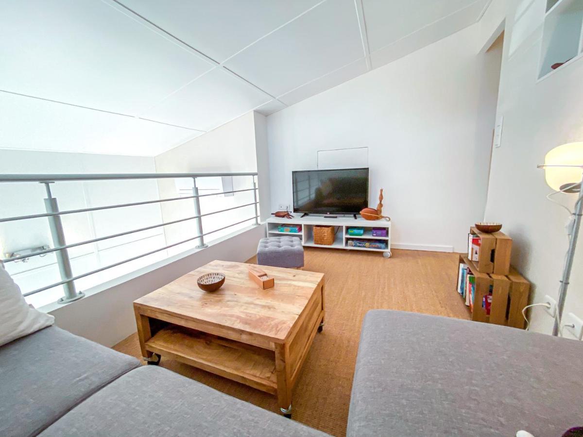 Appartement L'odyssee Provencale, Un Duplex De Charme De 2 Au Pied Du Village Medieval De Bormes-les-mimosas, Offrant Des Prestations De Gamme Et Superbe Vue Sur Le Massif Des Maures