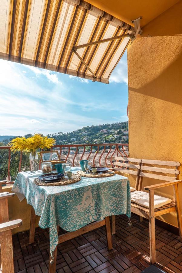 Appartement L'odyssee Provencale, Un Duplex De Charme De 2 Au Pied Du Village Medieval De Bormes-les-mimosas, Offrant Des Prestations De Gamme Et Superbe Vue Sur Le Massif Des Maures Bormes-les-Mimosas