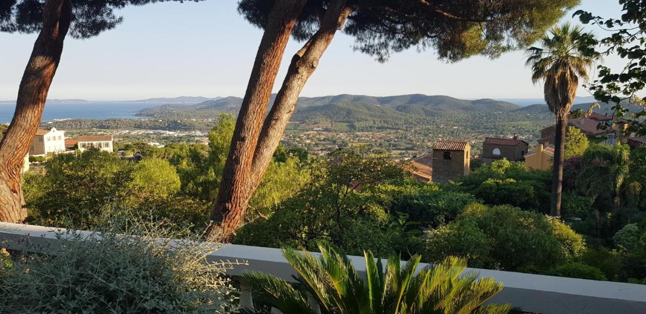 L'odyssee Provencale, Un Duplex De Charme De 2 Au Pied Du Village Medieval De Bormes-les-mimosas, Offrant Des Prestations De Gamme Et Superbe Vue Sur Le Massif Des Maures * Bormes-les-Mimosas