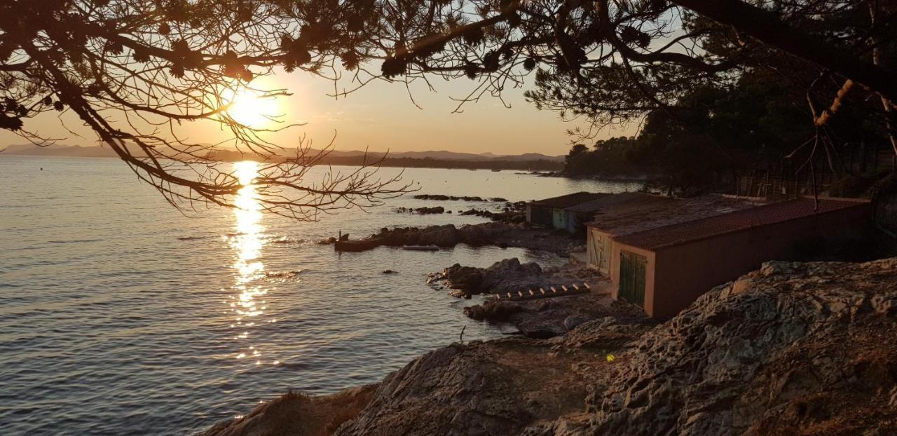 Apartamento L'odyssee Provencale, Un Duplex De Charme De 2 Au Pied Du Village Medieval De Bormes-les-mimosas, Offrant Des Prestations De Gamme Et Superbe Vue Sur Le Massif Des Maures Bormes-les-Mimosas